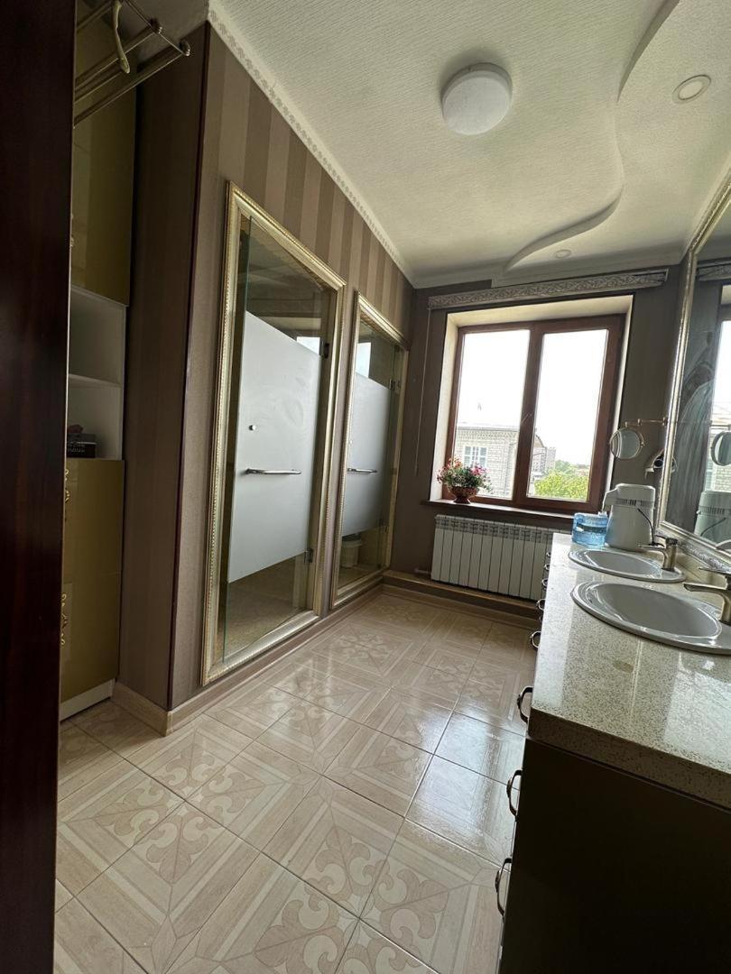 Sultan Saray Hostel Osh Buitenkant foto