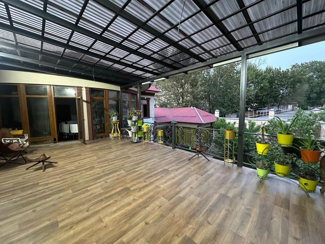 Sultan Saray Hostel Osh Buitenkant foto