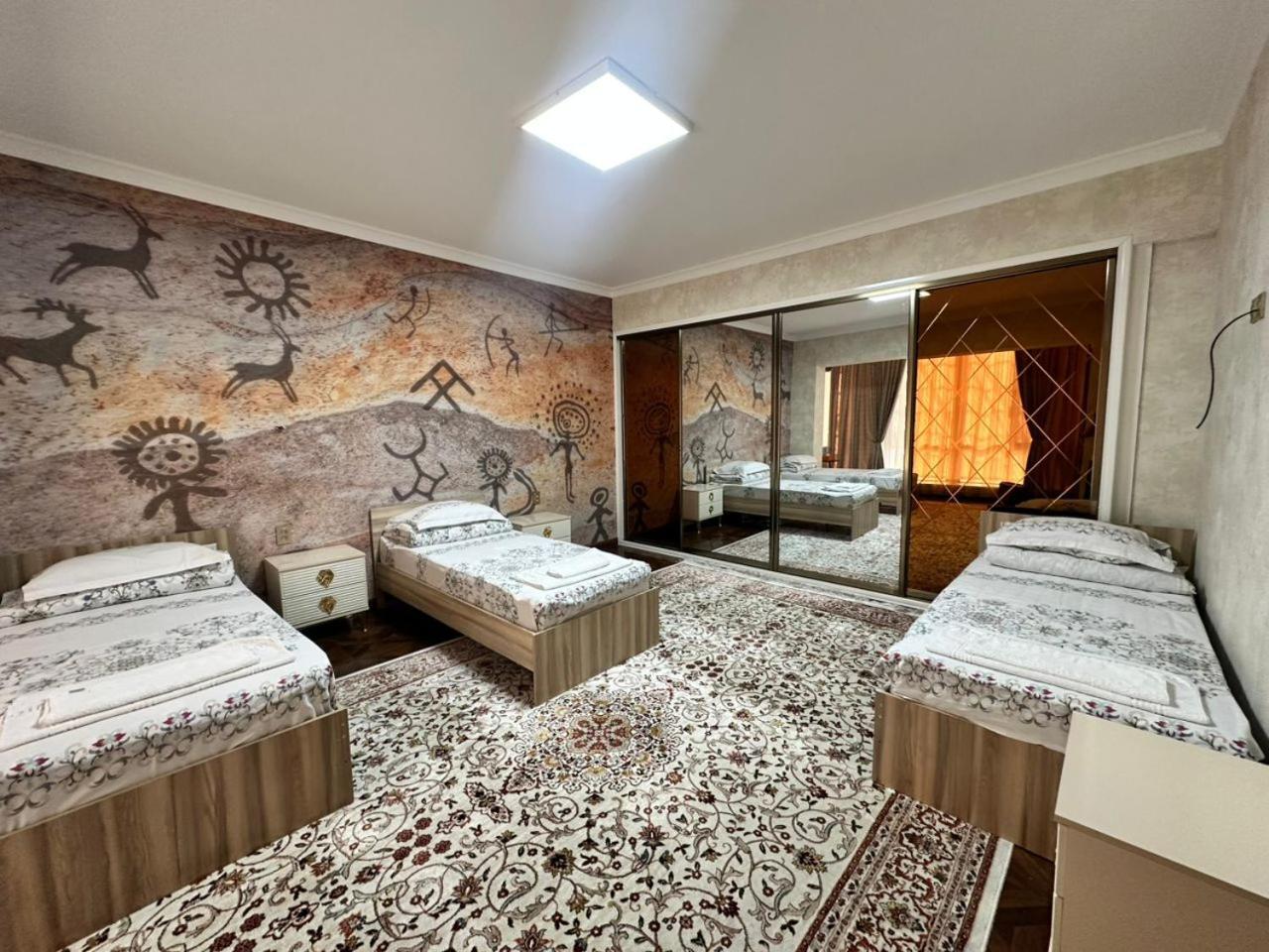 Sultan Saray Hostel Osh Buitenkant foto