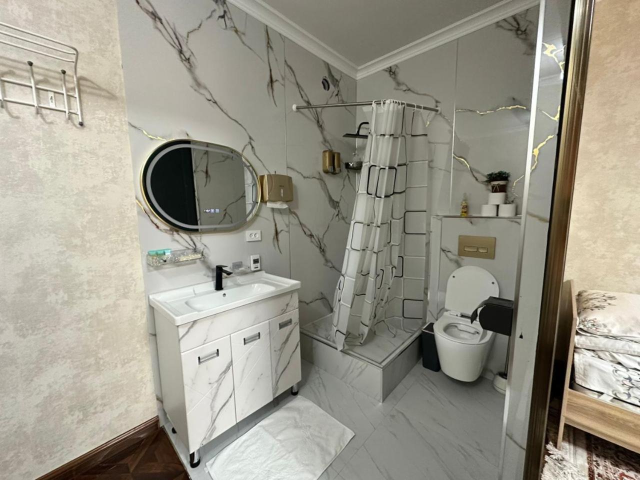 Sultan Saray Hostel Osh Buitenkant foto